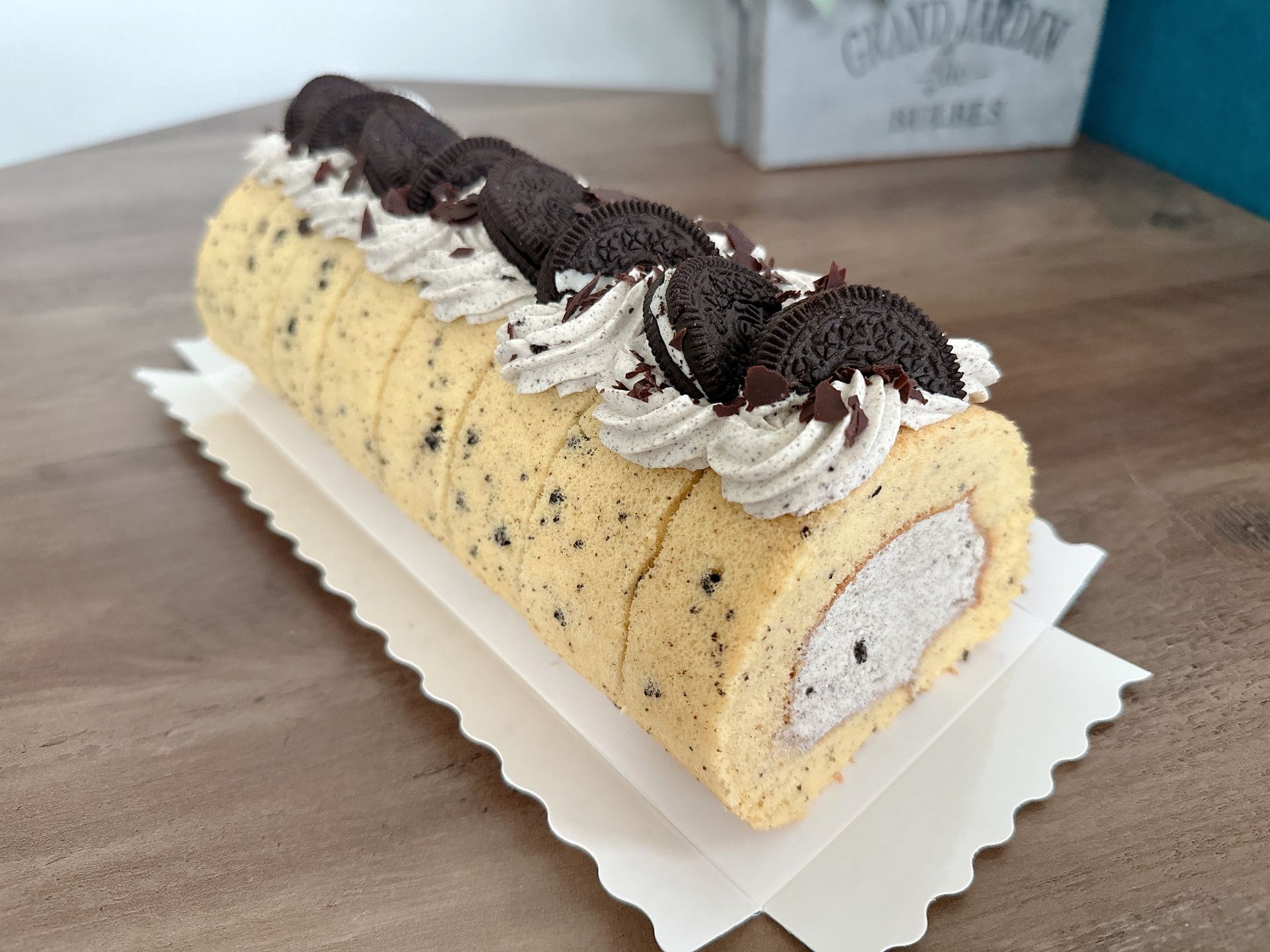 Oreo Roll Cake